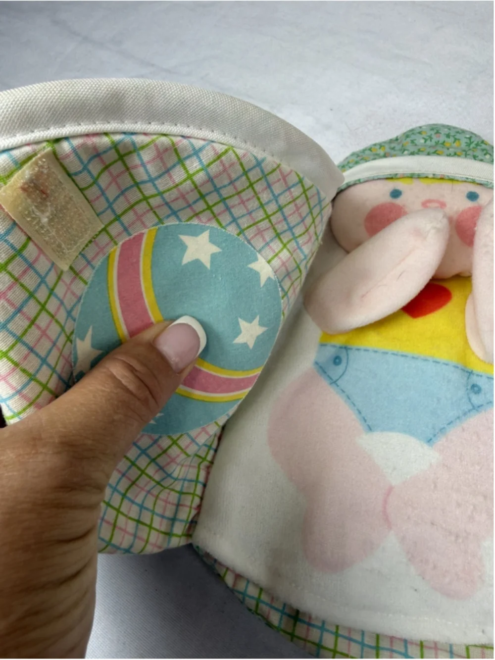 Vintage 1981 Fisher Price Peek A Boo Baby #422 Puppet Blanket Rattle Doll